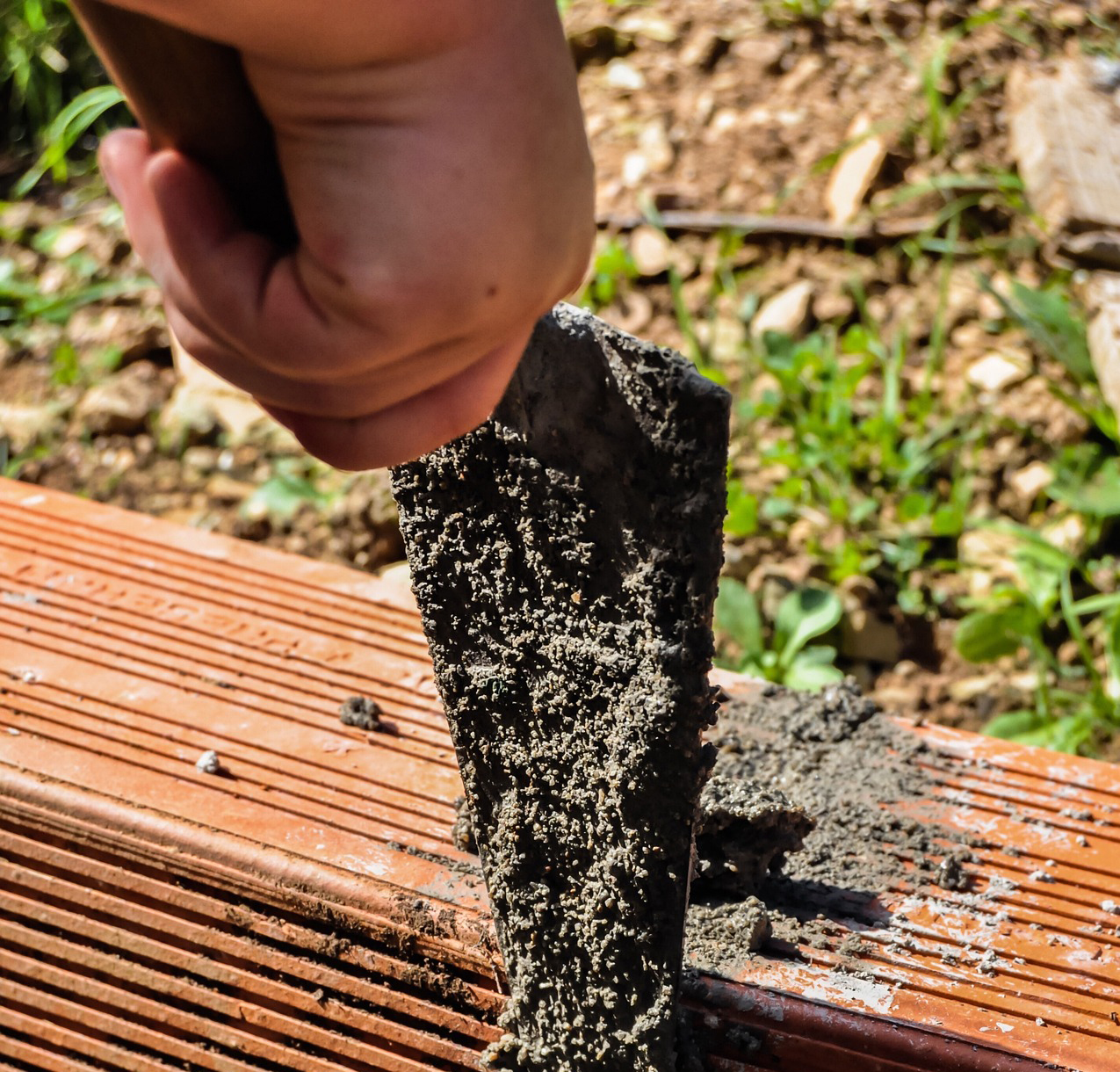 maconnerie-bouteiller- Notre équipe de maçons hautement qualifiés est prête à résoudre tous vos problèmes de petite maçonnerie, qu’il s’agisse de murs, enduits, dalles et carrelage, ragréage, linteaux... : entreprise bouteiller14